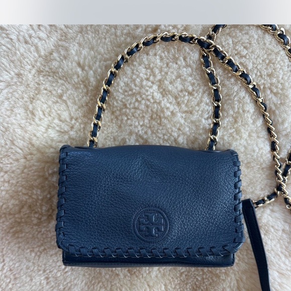 Tory Burch Handbags - NWOT Tory Burch Shrunken Marion Crossbody in Navy